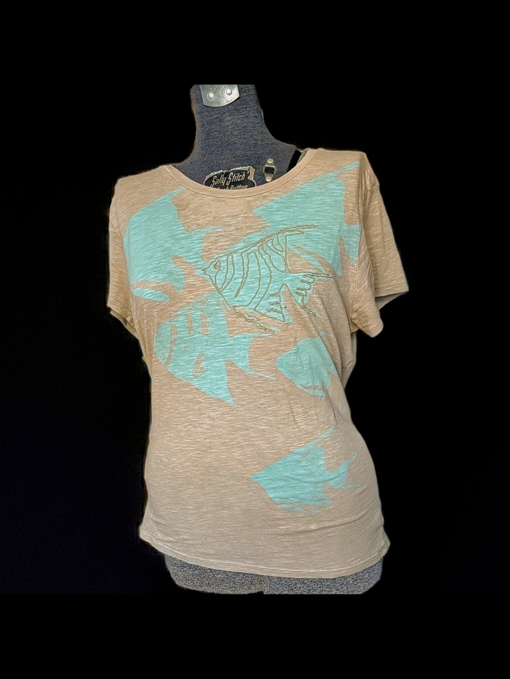 Old Navy Beige Short Sleeve Tee w/ Aqua Fish Print And Embroidery Accent Size XL